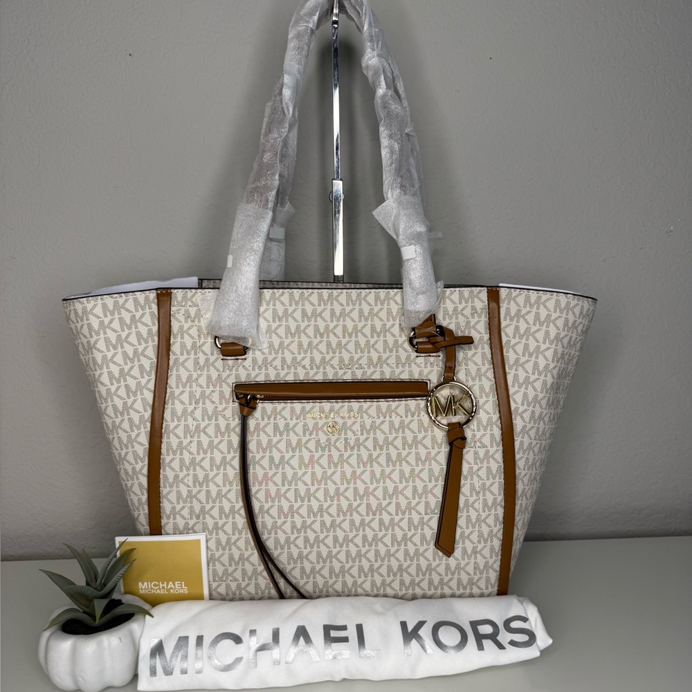 ‼️ Michael Kors Carine Medium Tote Bag NWT including DUST BAG! - Picture 3 of 11